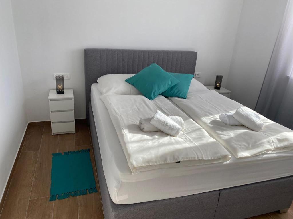 Adria-Appartment-Island-Vir #Sea #Beach #Wifi #Privateparking #Netflix Екстериор снимка