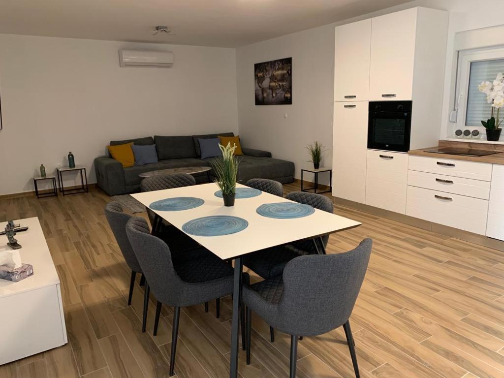 Adria-Appartment-Island-Vir #Sea #Beach #Wifi #Privateparking #Netflix Екстериор снимка