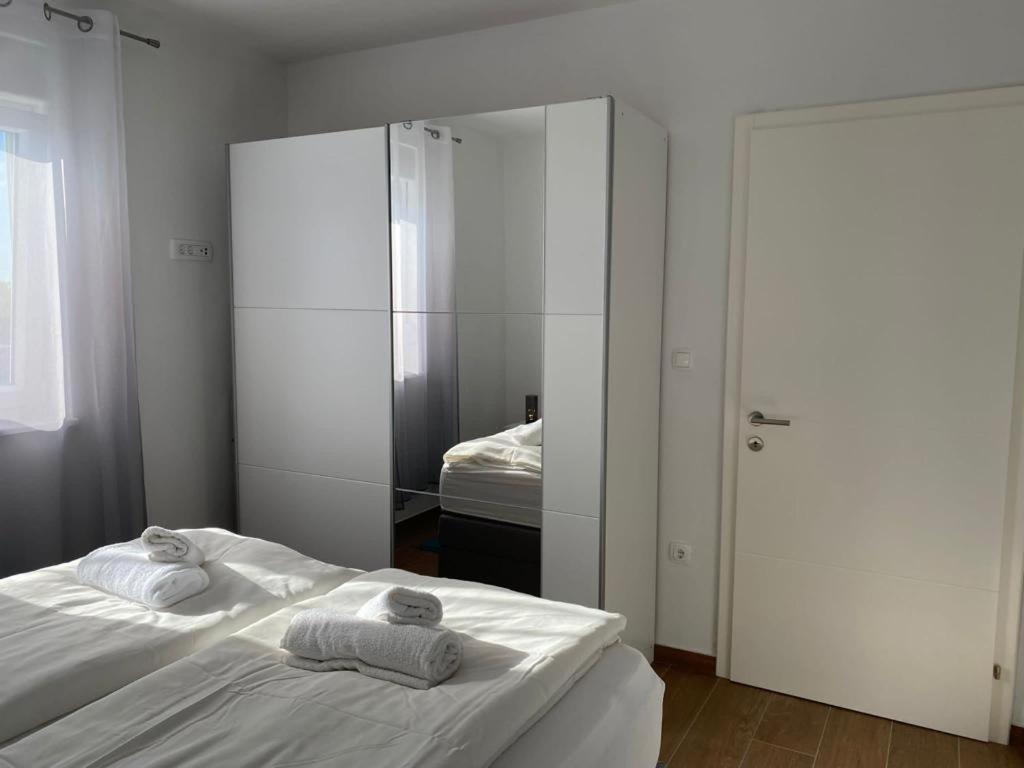 Adria-Appartment-Island-Vir #Sea #Beach #Wifi #Privateparking #Netflix Екстериор снимка